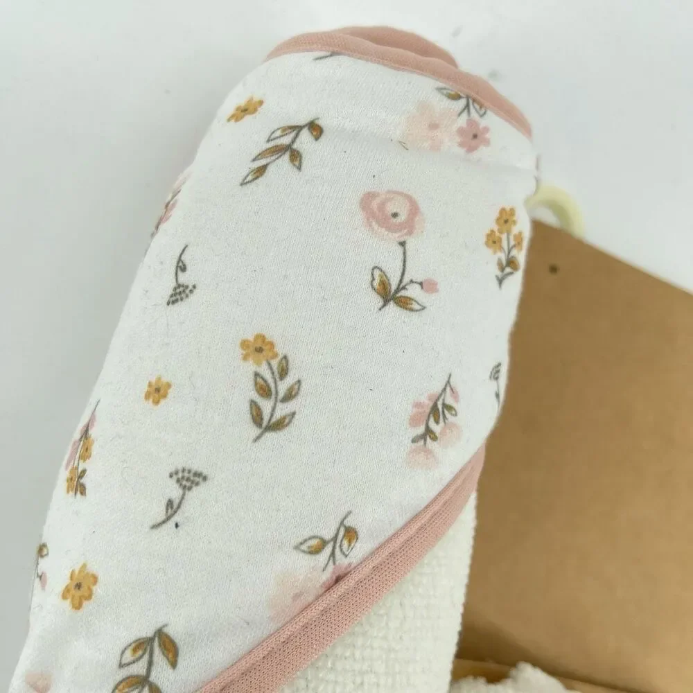 Chick Pea Baby 4-Piece Hooded Towel Washcloth Bath Set Floral New
